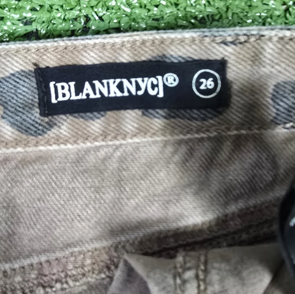 BLANK NYC | 100% COTTON FADED LEOPARD LIGHTLY DISTRESSED DENIM MINI SKIRT - Picture 15 of 16